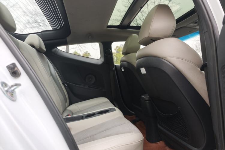 Used Hyundai Veloster 2012 1.6L Automatic Luxury Edition Interior 3
