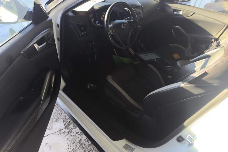 Used Hyundai Veloster 2012 1.6T Automatic Luxury Edition Interior 3
