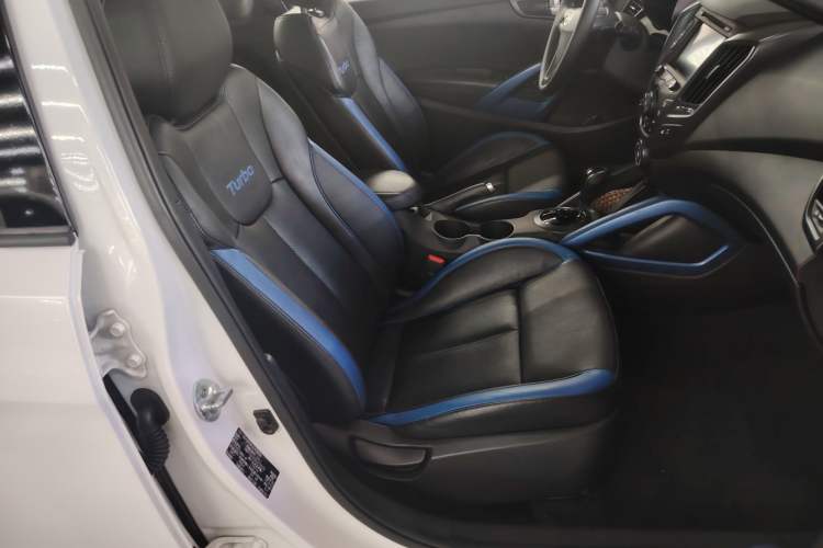Used Hyundai Veloster 2012 1.6T Automatic Luxury Edition Interior 4