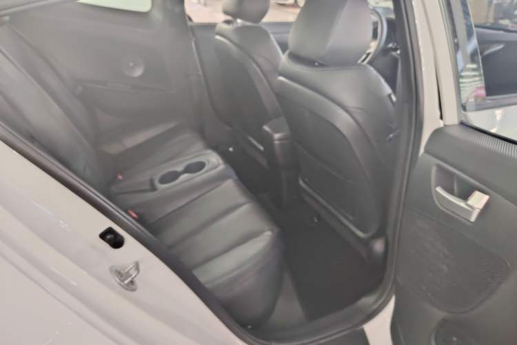 Used Hyundai Veloster 2012 1.6T Automatic Luxury Edition Interior 6