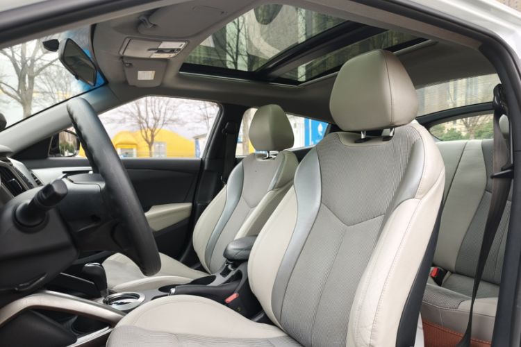 Used Hyundai Veloster 2012 1.6L Automatic Luxury Edition Interior 9