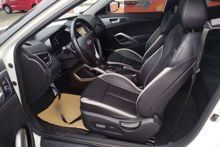 Used Hyundai Veloster 2012 1.6T Automatic Luxury Edition Left Front Seat
