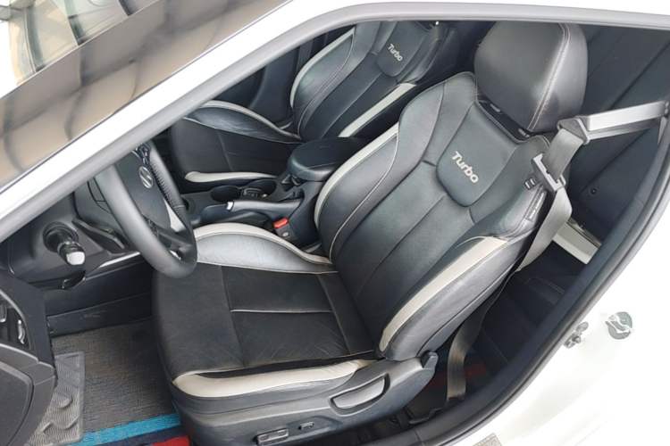 Used Hyundai Veloster 2012 1.6T Automatic Luxury Edition Left Front Seat