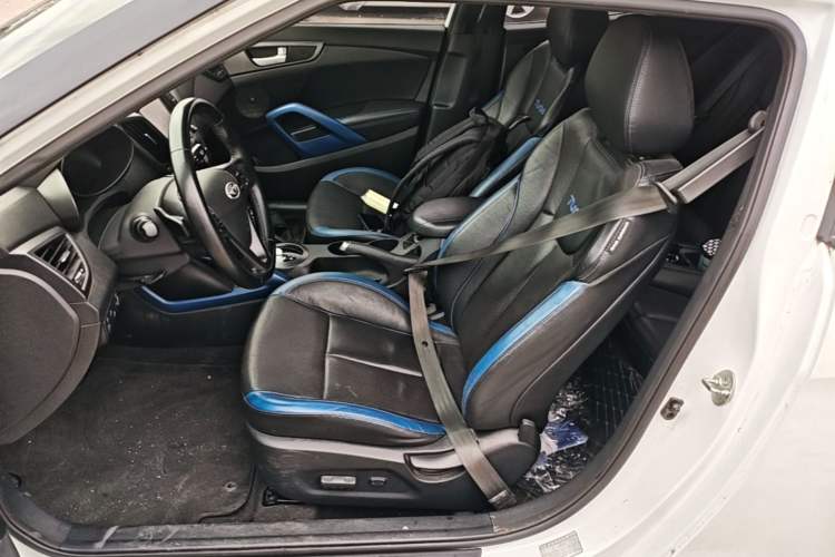 Used Hyundai Veloster 2012 1.6T Automatic Luxury Edition Left Front Seat