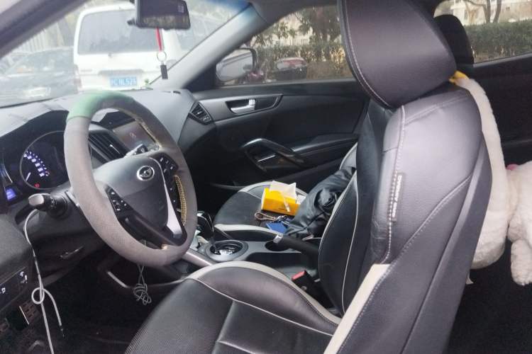 Used Hyundai Veloster 2012 1.6T Automatic Luxury Edition Left Front Seat