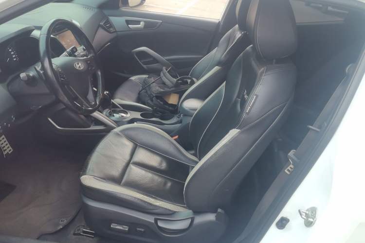 Used Hyundai Veloster 2012 1.6T Automatic Luxury Edition Left Front Seat
