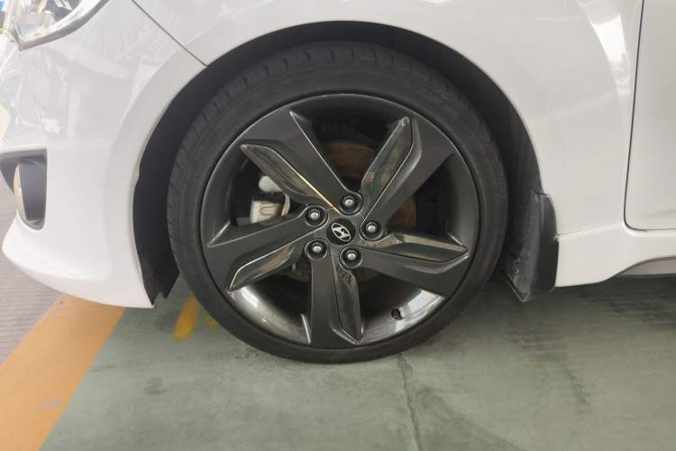 Used Hyundai Veloster 2012 1.6T Automatic Luxury Edition Left Front Wheel Hub