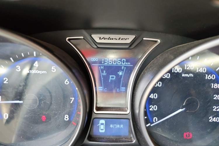 Used Hyundai Veloster 2012 1.6T Automatic Luxury Edition Odometer Close Up