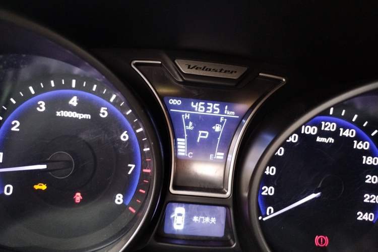 Used Hyundai Veloster 2012 1.6T Automatic Luxury Edition Odometer Close Up
