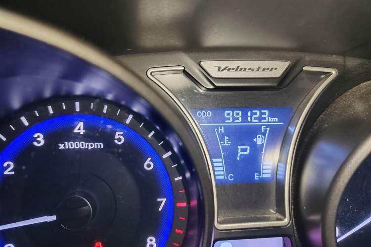 Used Hyundai Veloster 2012 1.6T Automatic Luxury Edition Odometer Close Up