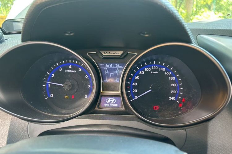 Used Hyundai Veloster 2012 1.6T Automatic Luxury Edition Odometer Close Up