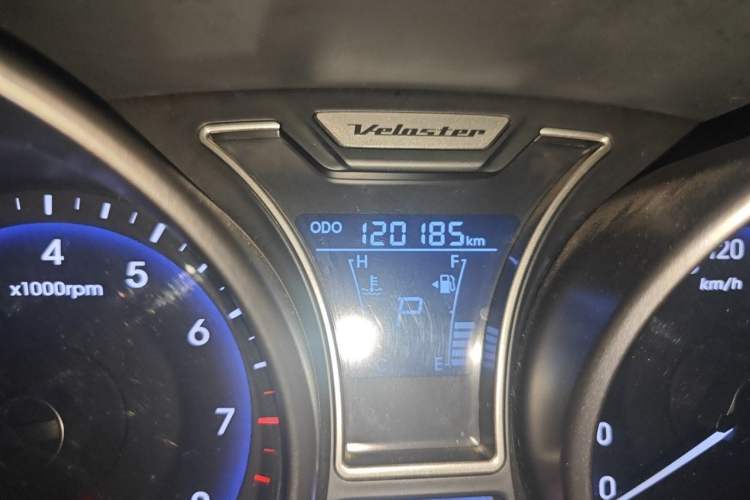 Used Hyundai Veloster 2012 1.6T Automatic Luxury Edition Odometer Close Up