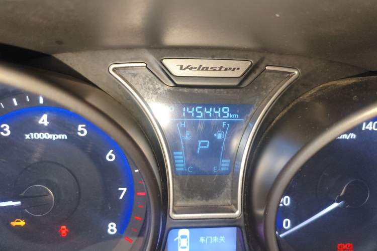 Used Hyundai Veloster 2012 1.6T Automatic Luxury Edition Odometer Close Up