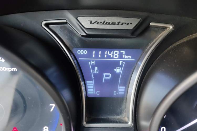 Used Hyundai Veloster 2012 1.6T Automatic Luxury Edition Odometer Close Up