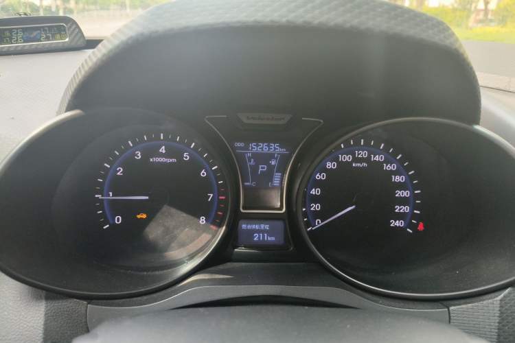 Used Hyundai Veloster 2012 1.6T Automatic Luxury Edition Odometer Close Up