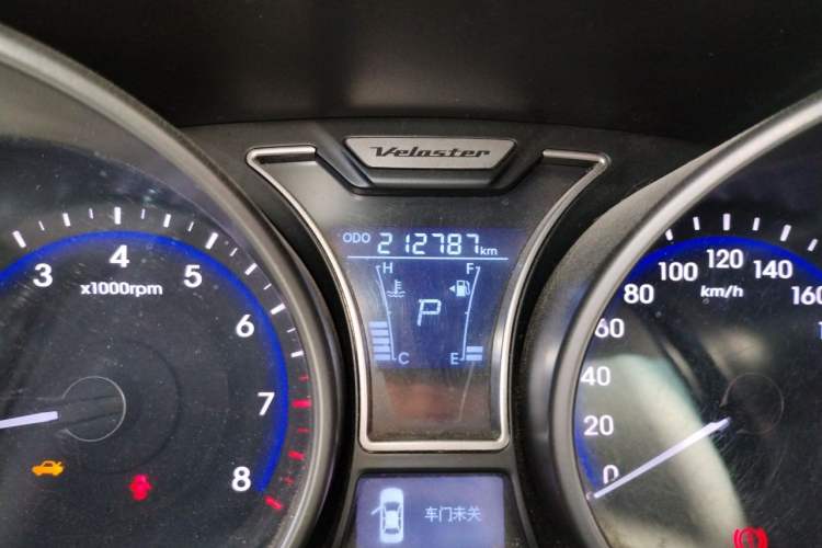 Used Hyundai Veloster 2012 1.6T Automatic Luxury Edition Odometer Close Up