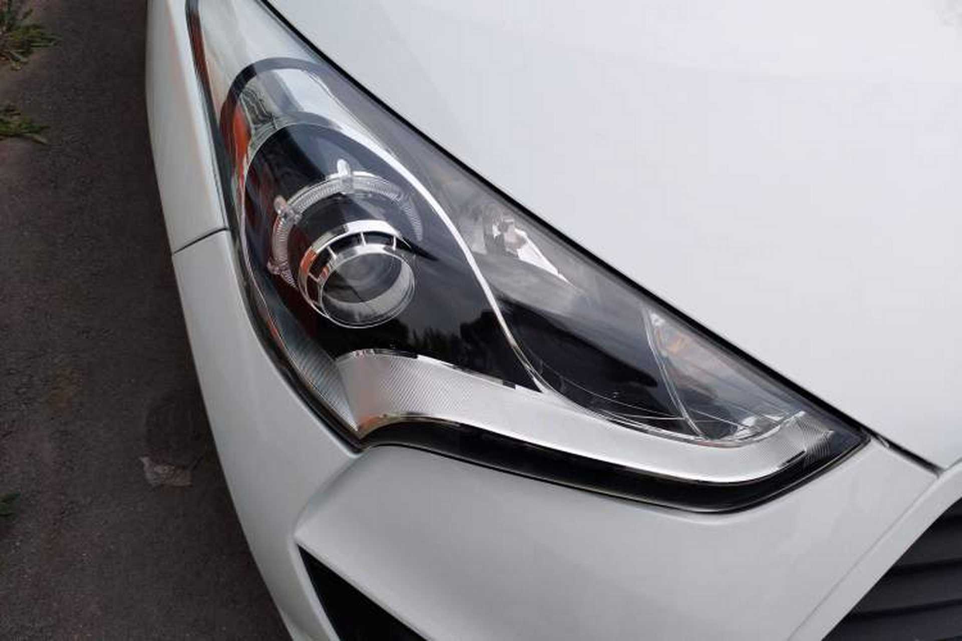 Used Hyundai Veloster 2012 1.6T Automatic Luxury Edition Right Front Headlight