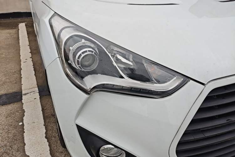 Used Hyundai Veloster 2012 1.6T Automatic Luxury Edition Right Front Headlight