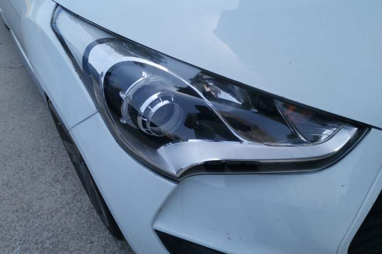 Used Hyundai Veloster 2012 1.6T Automatic Luxury Edition Right Front Headlight