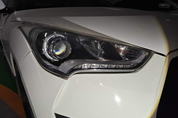 Used Hyundai Veloster 2012 1.6T Automatic Luxury Edition Right Front Headlight