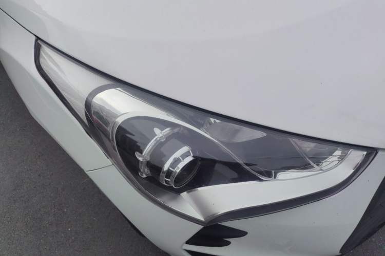 Used Hyundai Veloster 2012 1.6T Automatic Luxury Edition Right Front Headlight