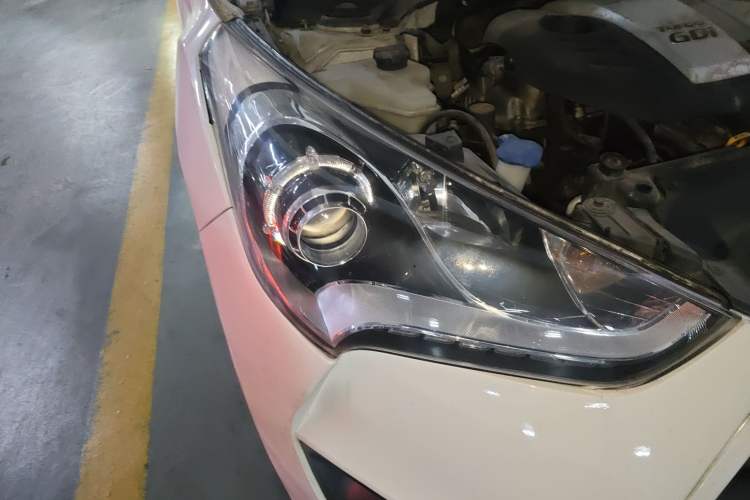 Used Hyundai Veloster 2012 1.6T Automatic Luxury Edition Right Front Headlight