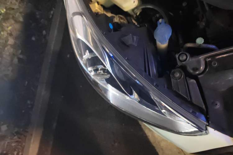 Used Hyundai Veloster 2012 1.6T Automatic Luxury Edition Right Front Headlight