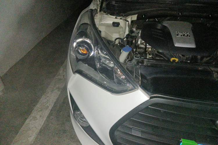 Used Hyundai Veloster 2012 1.6T Automatic Luxury Edition Right Front Headlight