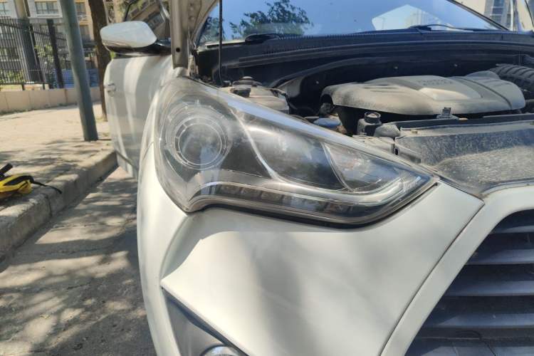 Used Hyundai Veloster 2012 1.6T Automatic Luxury Edition Right Front Headlight