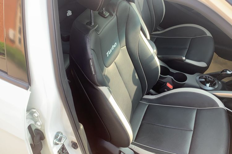 Used Hyundai Veloster 2012 1.6T Automatic Luxury Edition Right Front Seat