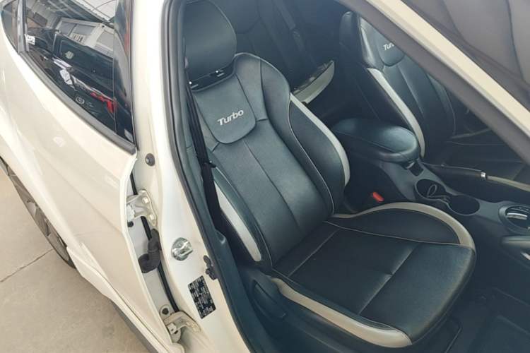 Used Hyundai Veloster 2012 1.6T Automatic Luxury Edition Right Front Seat