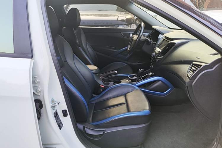 Used Hyundai Veloster 2012 1.6T Automatic Luxury Edition Right Front Seat