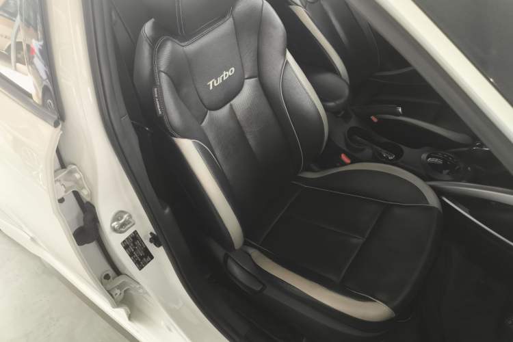 Used Hyundai Veloster 2012 1.6T Automatic Luxury Edition Right Front Seat