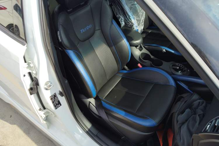 Used Hyundai Veloster 2012 1.6T Automatic Luxury Edition Right Front Seat