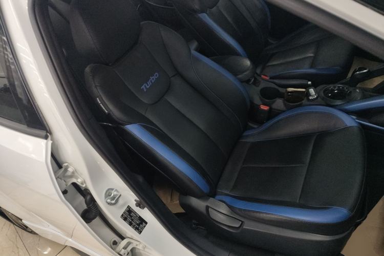Used Hyundai Veloster 2012 1.6T Automatic Luxury Edition Right Front Seat