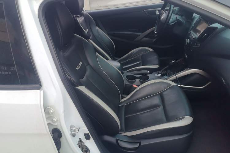 Used Hyundai Veloster 2012 1.6T Automatic Luxury Edition Right Front Seat