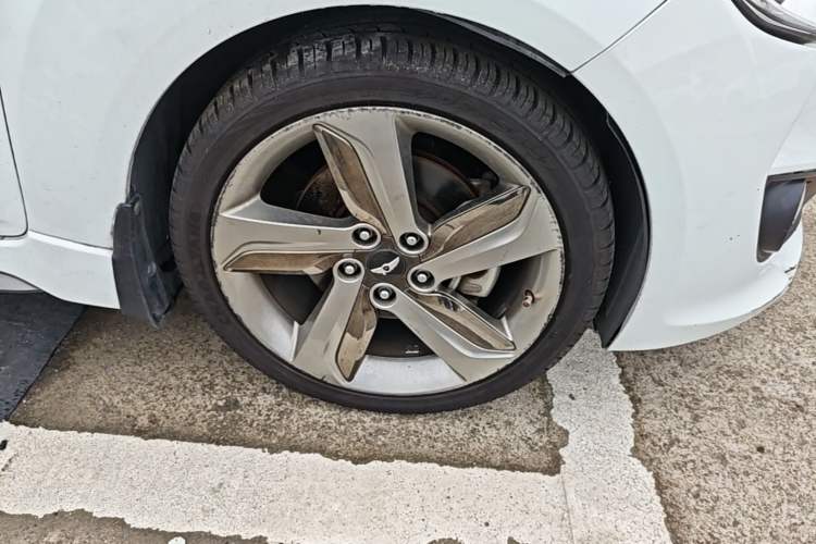 Used Hyundai Veloster 2012 1.6T Automatic Luxury Edition Right Front Wheel Hub