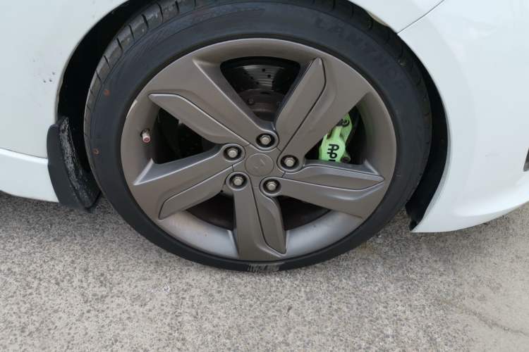 Used Hyundai Veloster 2012 1.6T Automatic Luxury Edition Right Front Wheel Hub