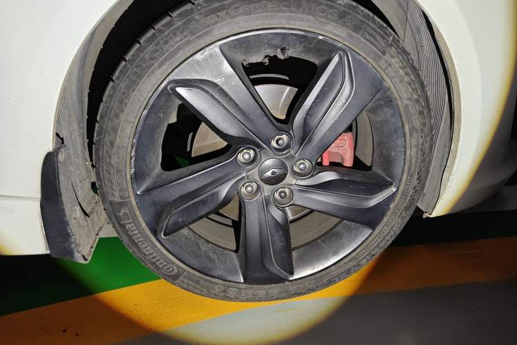 Used Hyundai Veloster 2012 1.6T Automatic Luxury Edition Right Front Wheel Hub