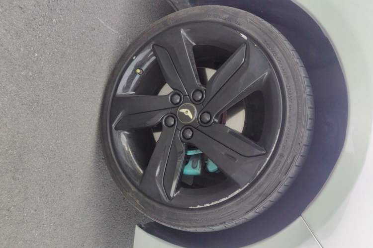 Used Hyundai Veloster 2012 1.6T Automatic Luxury Edition Right Front Wheel Hub