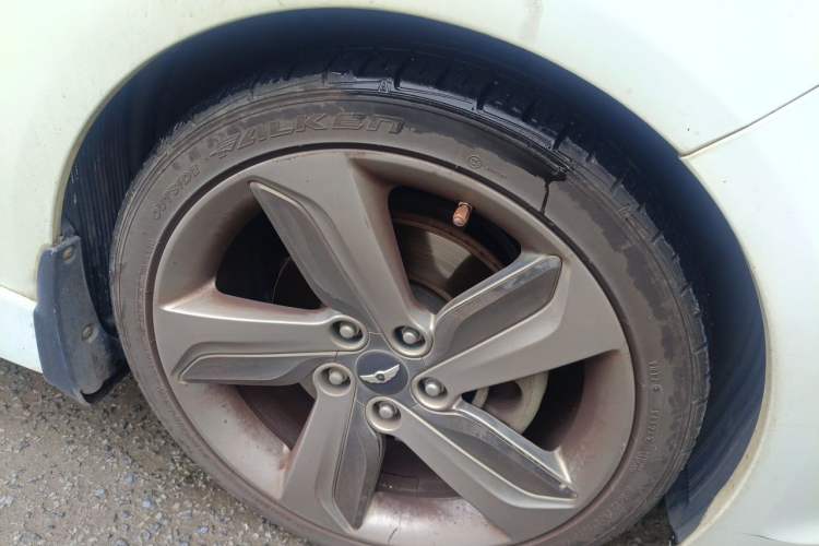 Used Hyundai Veloster 2012 1.6T Automatic Luxury Edition Right Front Wheel Hub