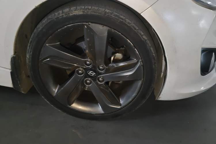 Used Hyundai Veloster 2012 1.6T Automatic Luxury Edition Right Front Wheel Hub