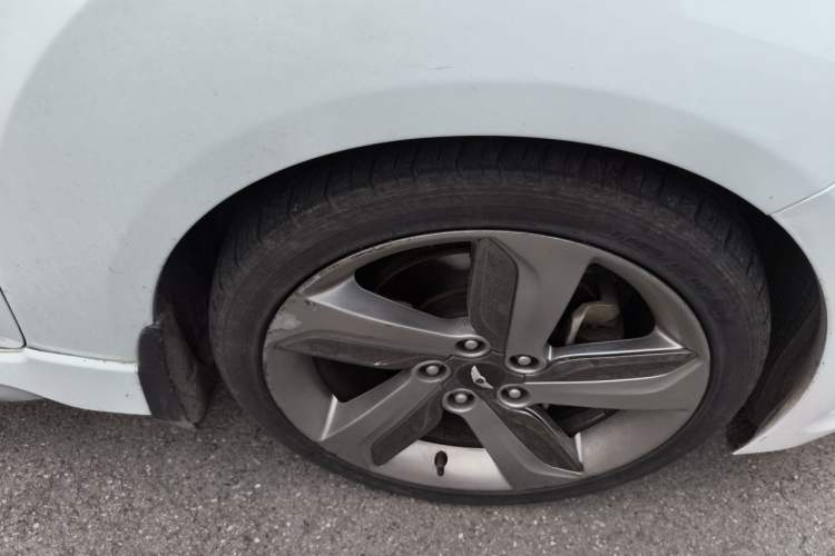 Used Hyundai Veloster 2012 1.6T Automatic Luxury Edition Right Front Wheel Hub