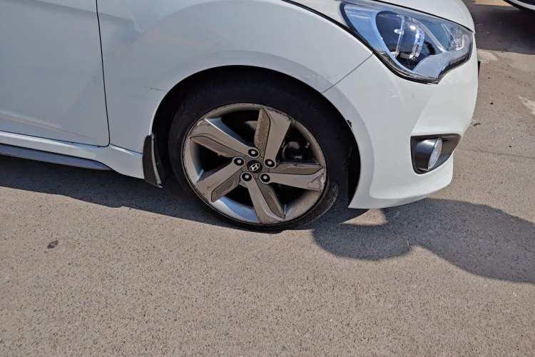 Used Hyundai Veloster 2012 1.6T Automatic Luxury Edition Right Front Wheel Hub