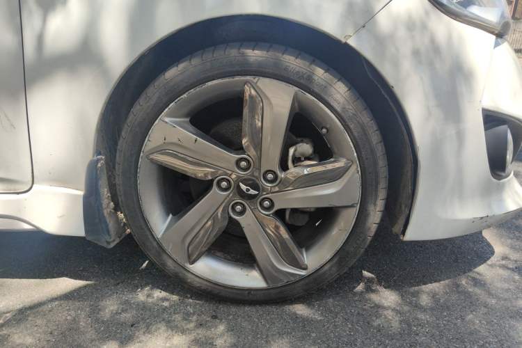 Used Hyundai Veloster 2012 1.6T Automatic Luxury Edition Right Front Wheel Hub