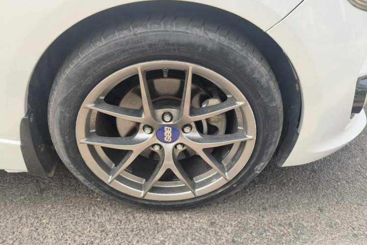 Used Hyundai Veloster 2012 1.6T Automatic Luxury Edition Right Front Wheel Hub