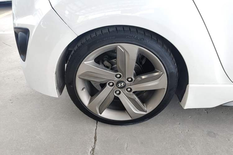 Used Hyundai Veloster 2012 1.6T Automatic Luxury Edition Right Rear Wheel Hub