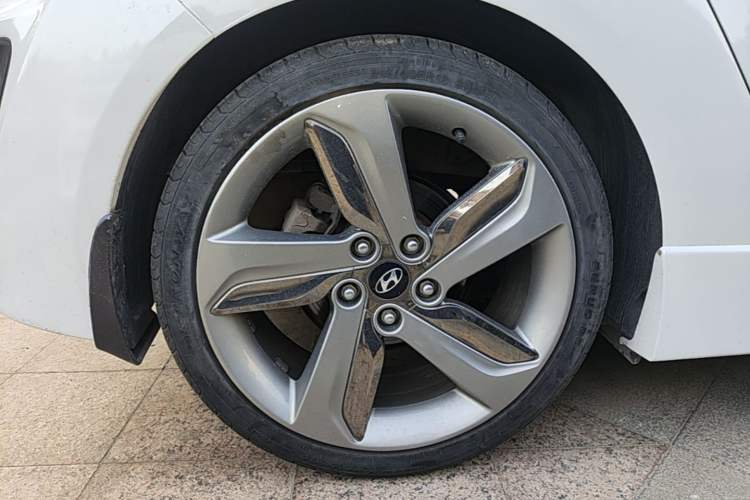 Used Hyundai Veloster 2012 1.6T Automatic Luxury Edition Right Rear Wheel Hub