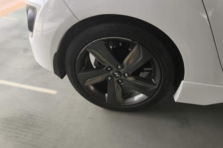 Used Hyundai Veloster 2012 1.6T Automatic Luxury Edition Right Rear Wheel Hub