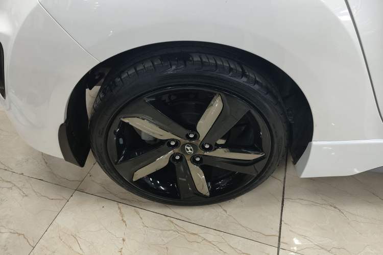 Used Hyundai Veloster 2012 1.6T Automatic Luxury Edition Right Rear Wheel Hub